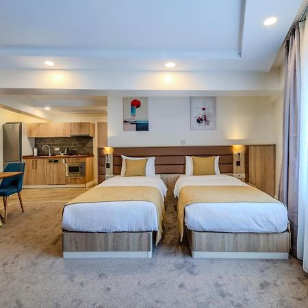 Roys Hotel & Suites Istanboel Buitenkant foto