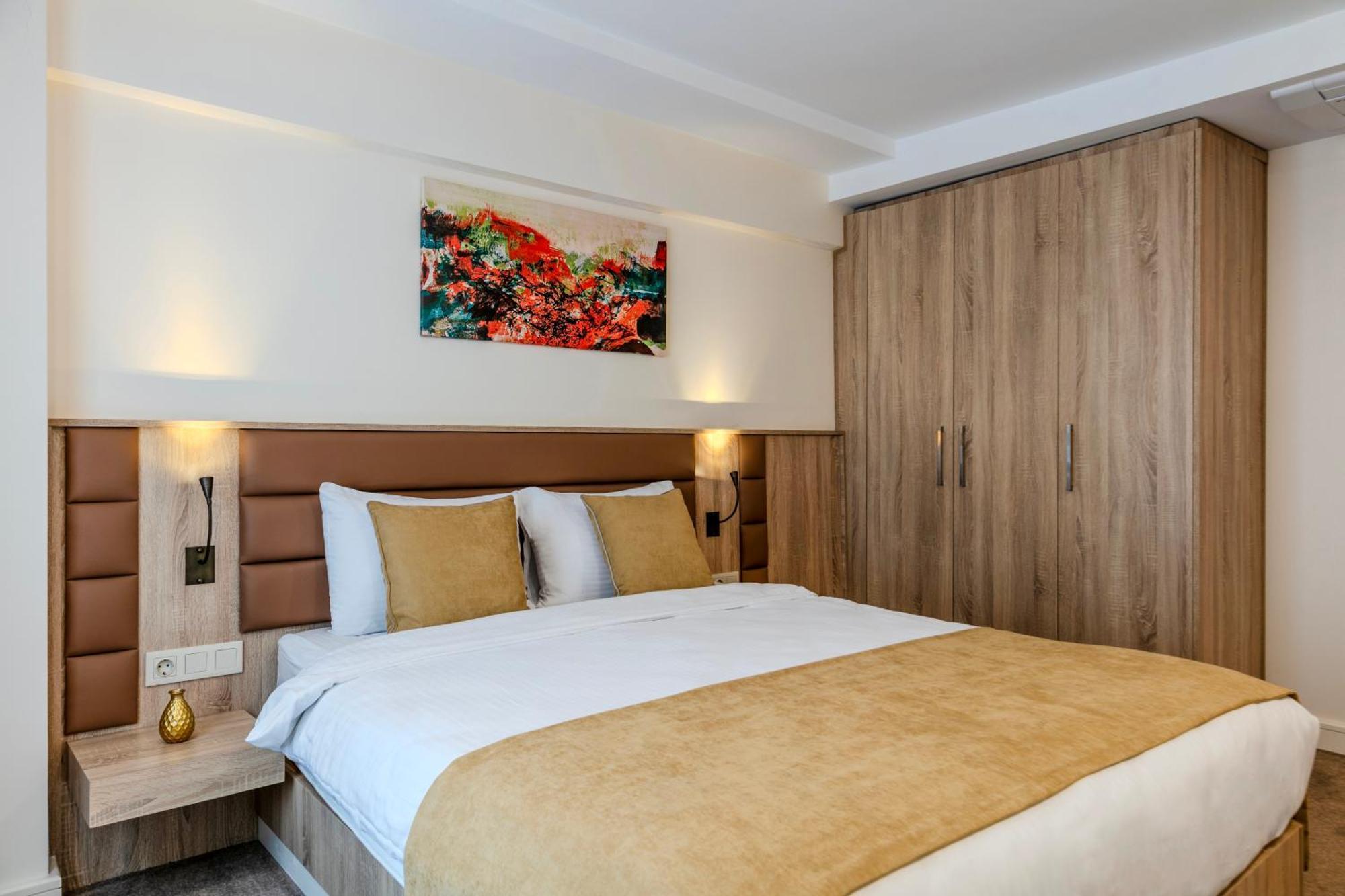 Roys Hotel & Suites Istanboel Buitenkant foto