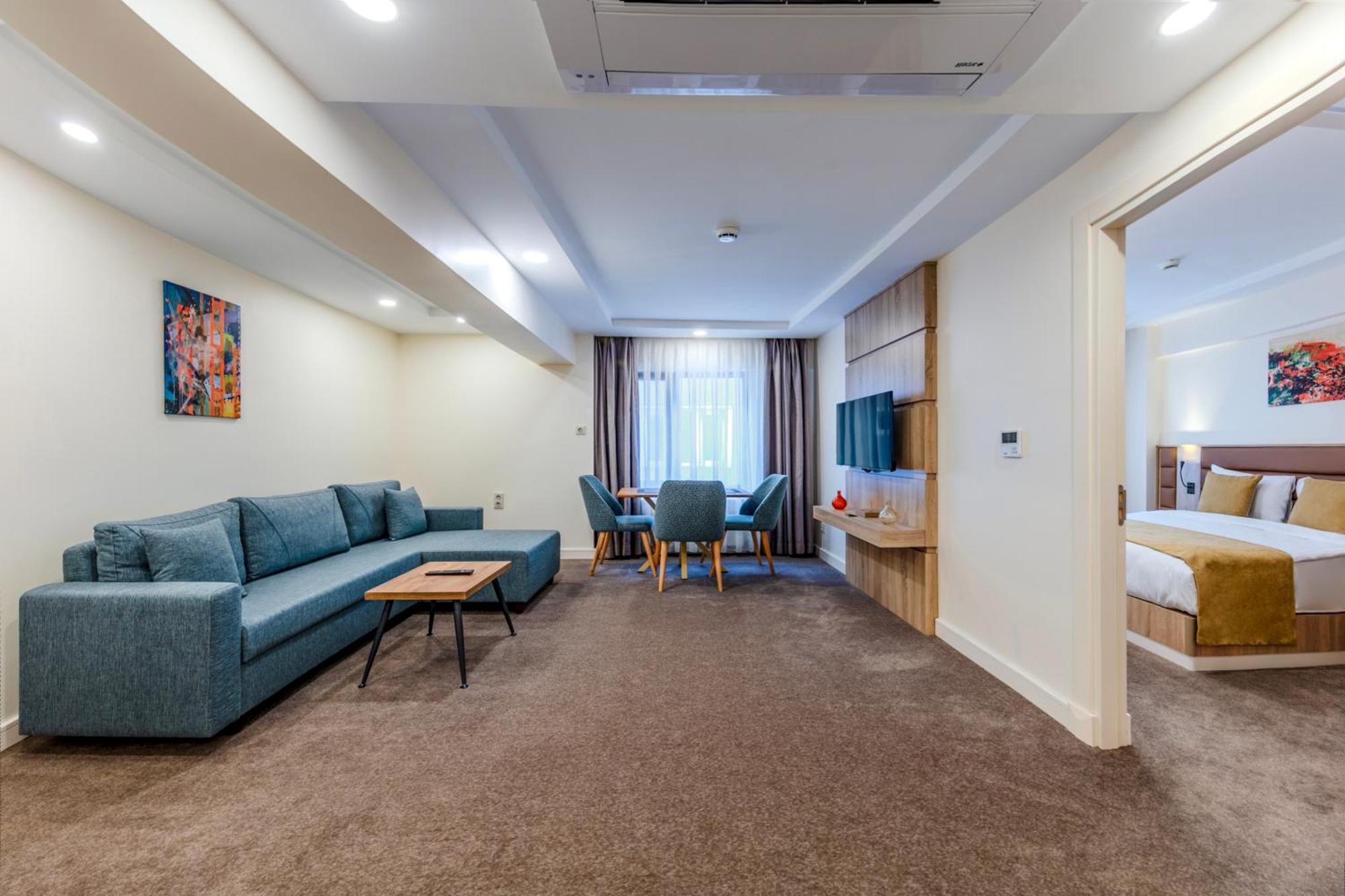 Roys Hotel & Suites Istanboel Buitenkant foto