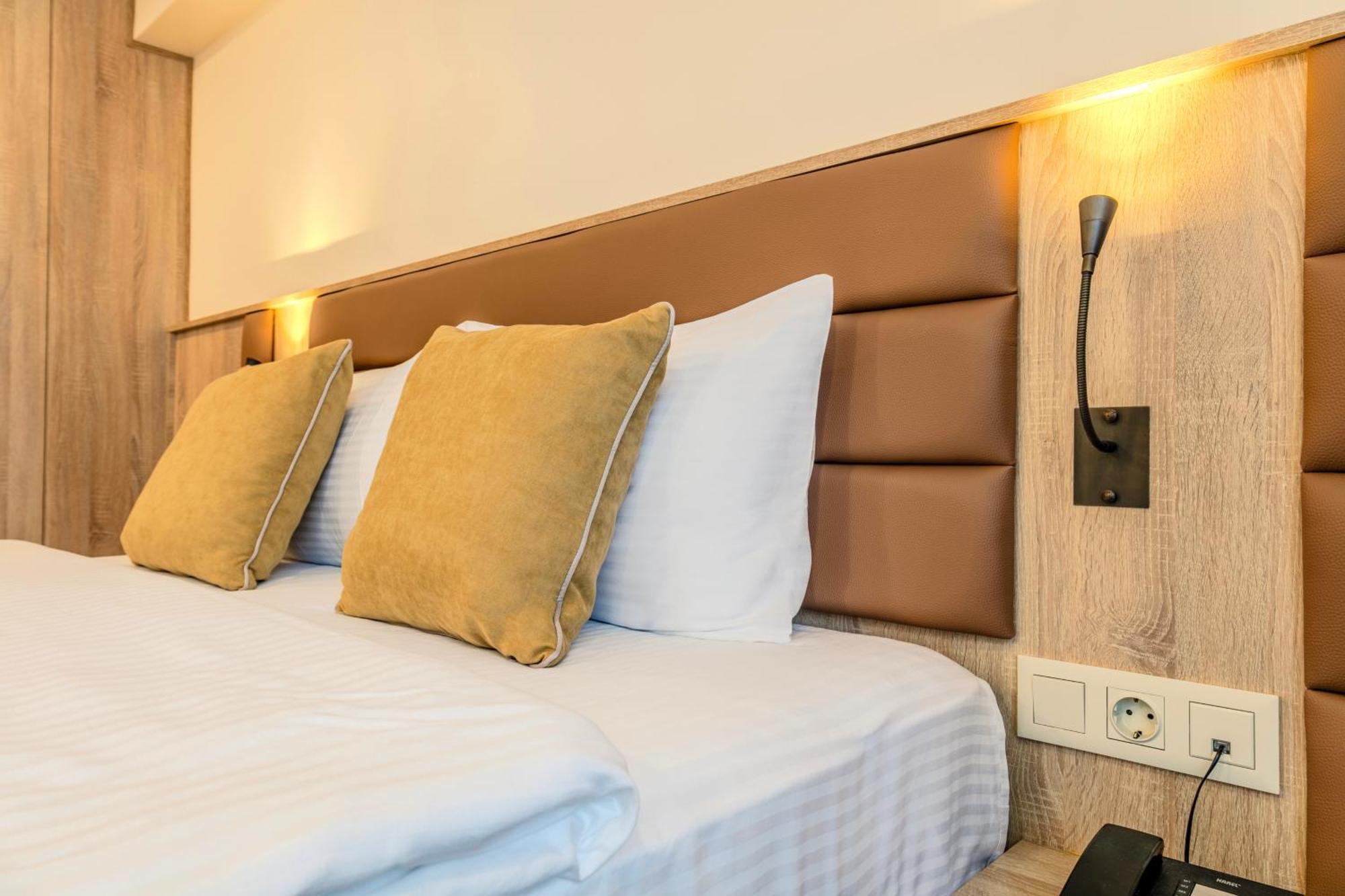 Roys Hotel & Suites Istanboel Buitenkant foto
