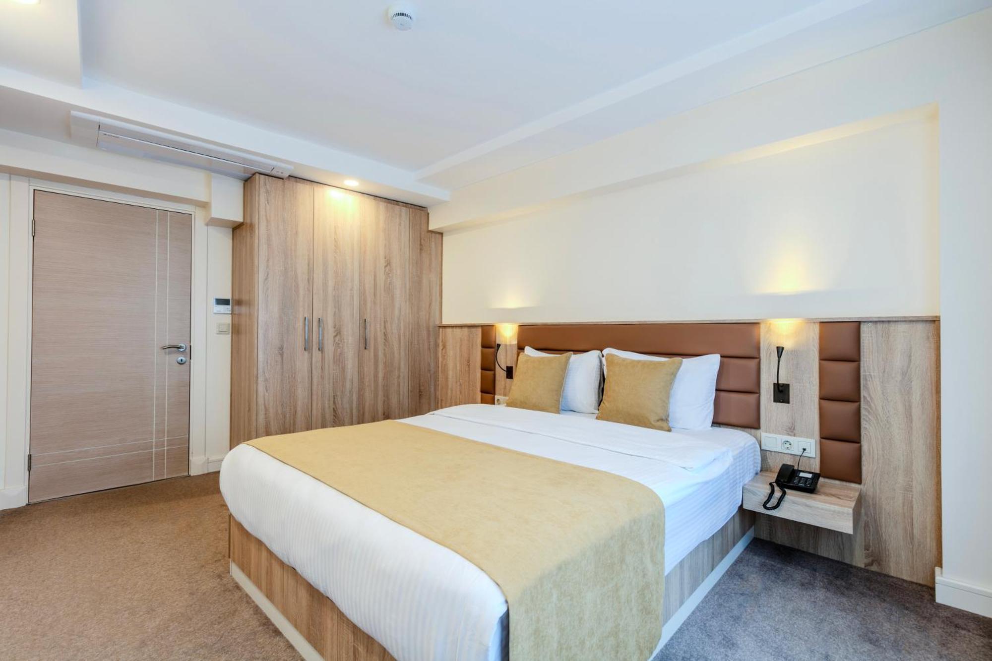Roys Hotel & Suites Istanboel Buitenkant foto