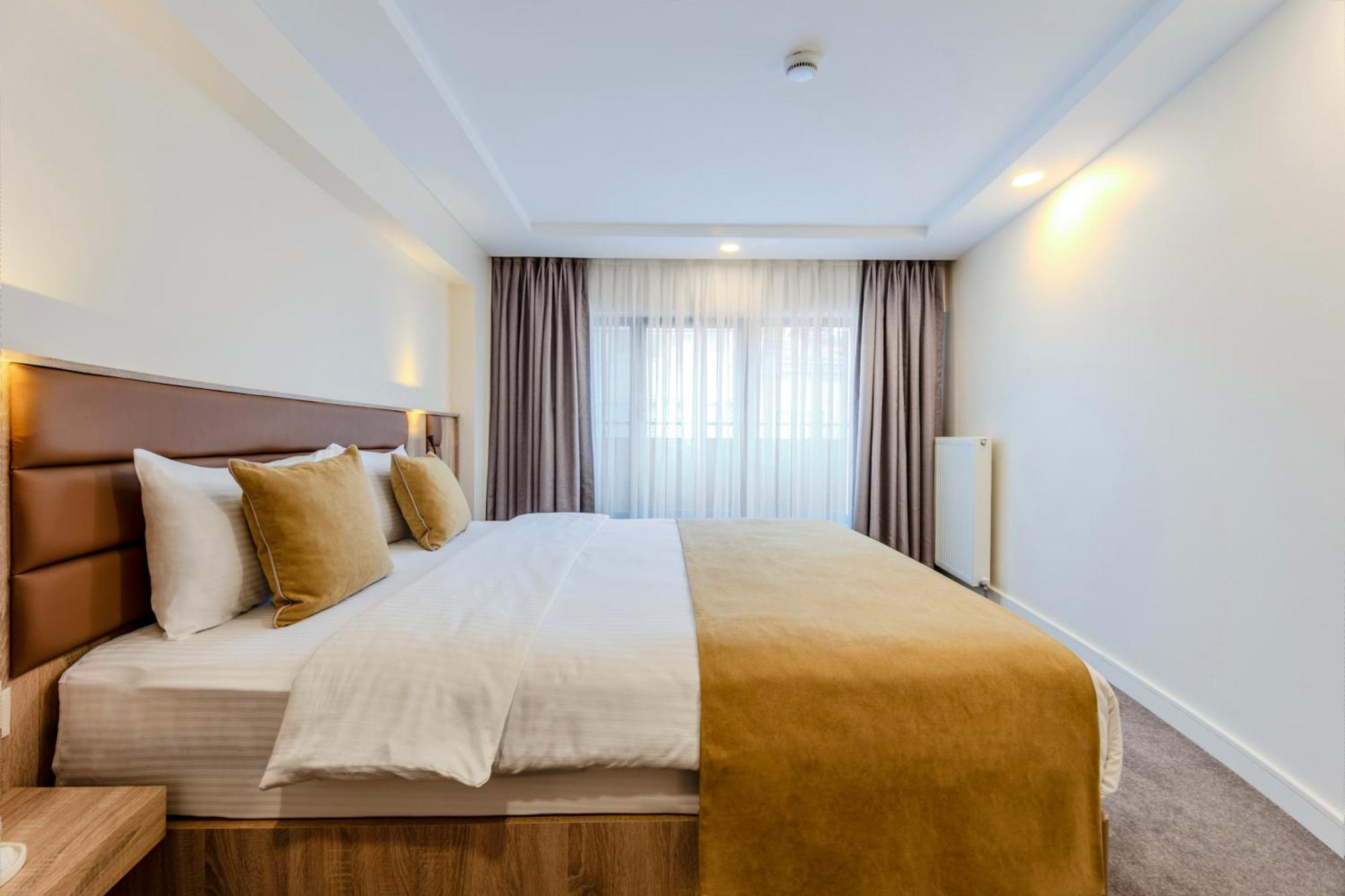 Roys Hotel & Suites Istanboel Buitenkant foto