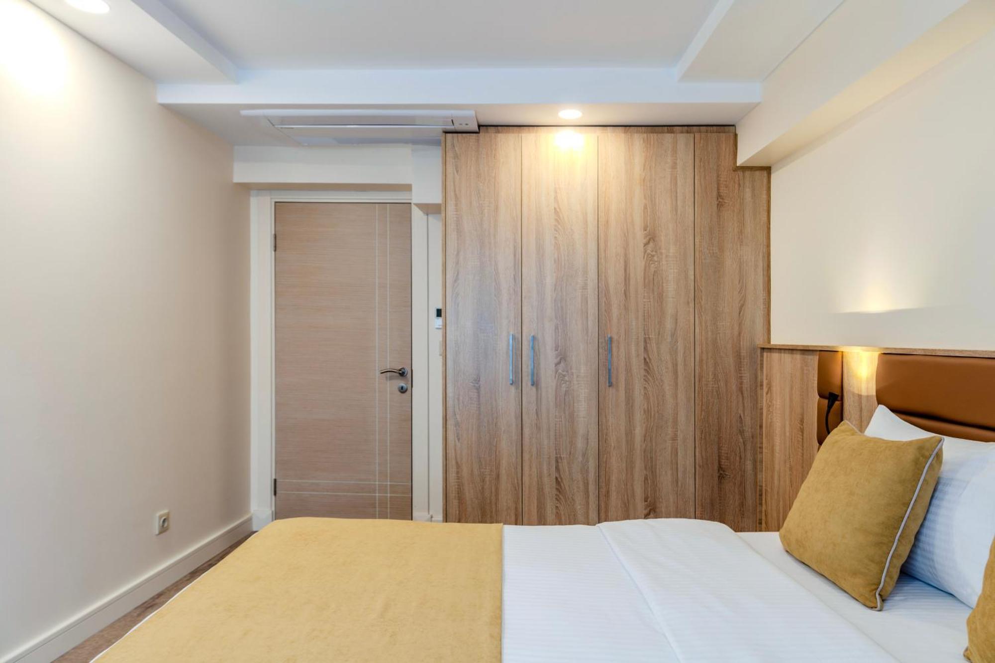 Roys Hotel & Suites Istanboel Buitenkant foto