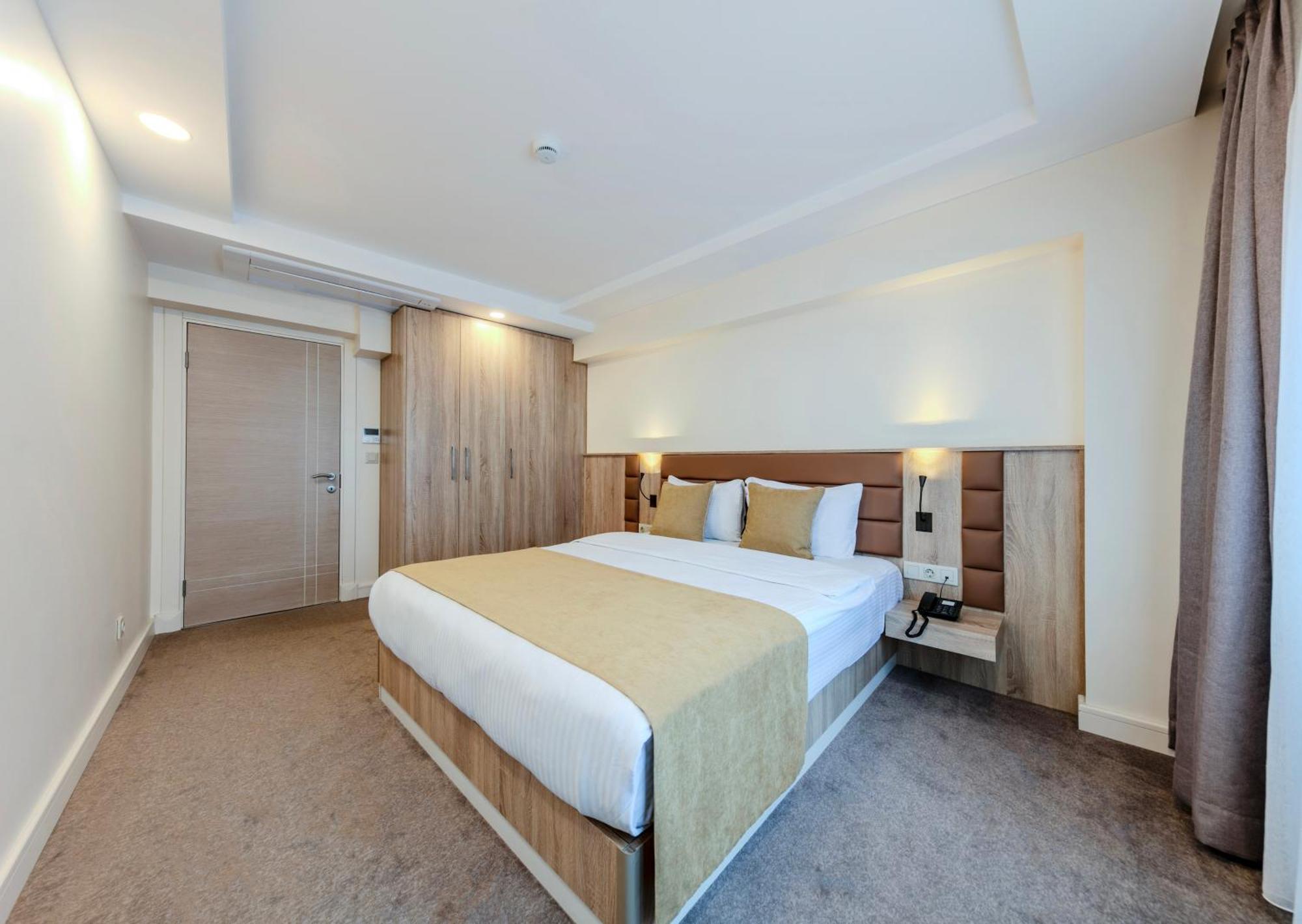 Roys Hotel & Suites Istanboel Buitenkant foto