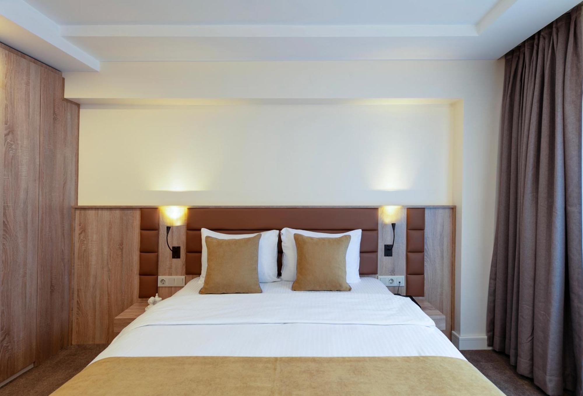 Roys Hotel & Suites Istanboel Buitenkant foto