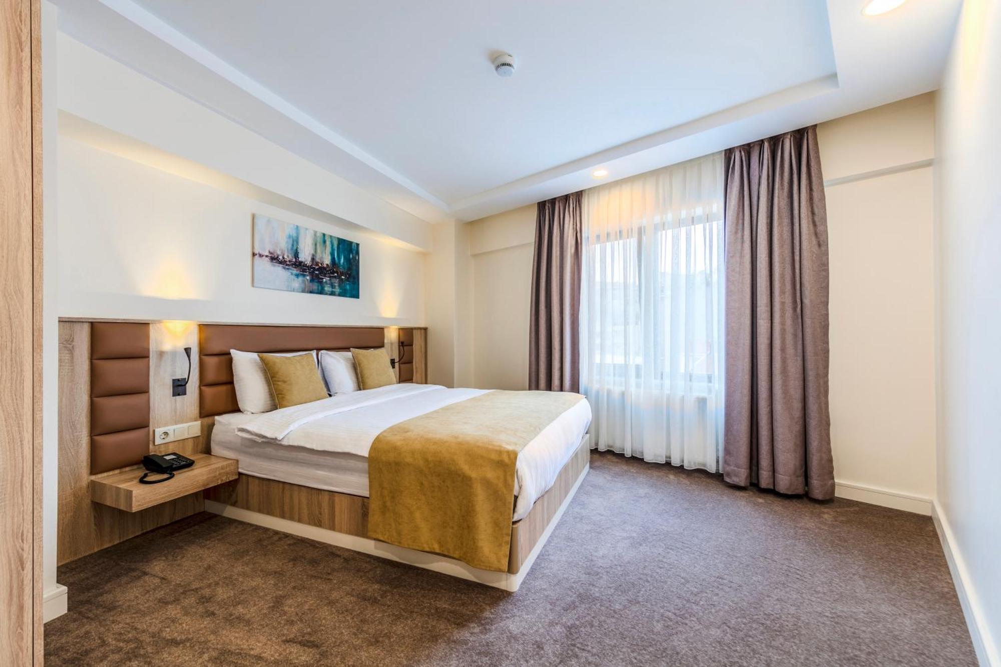 Roys Hotel & Suites Istanboel Buitenkant foto