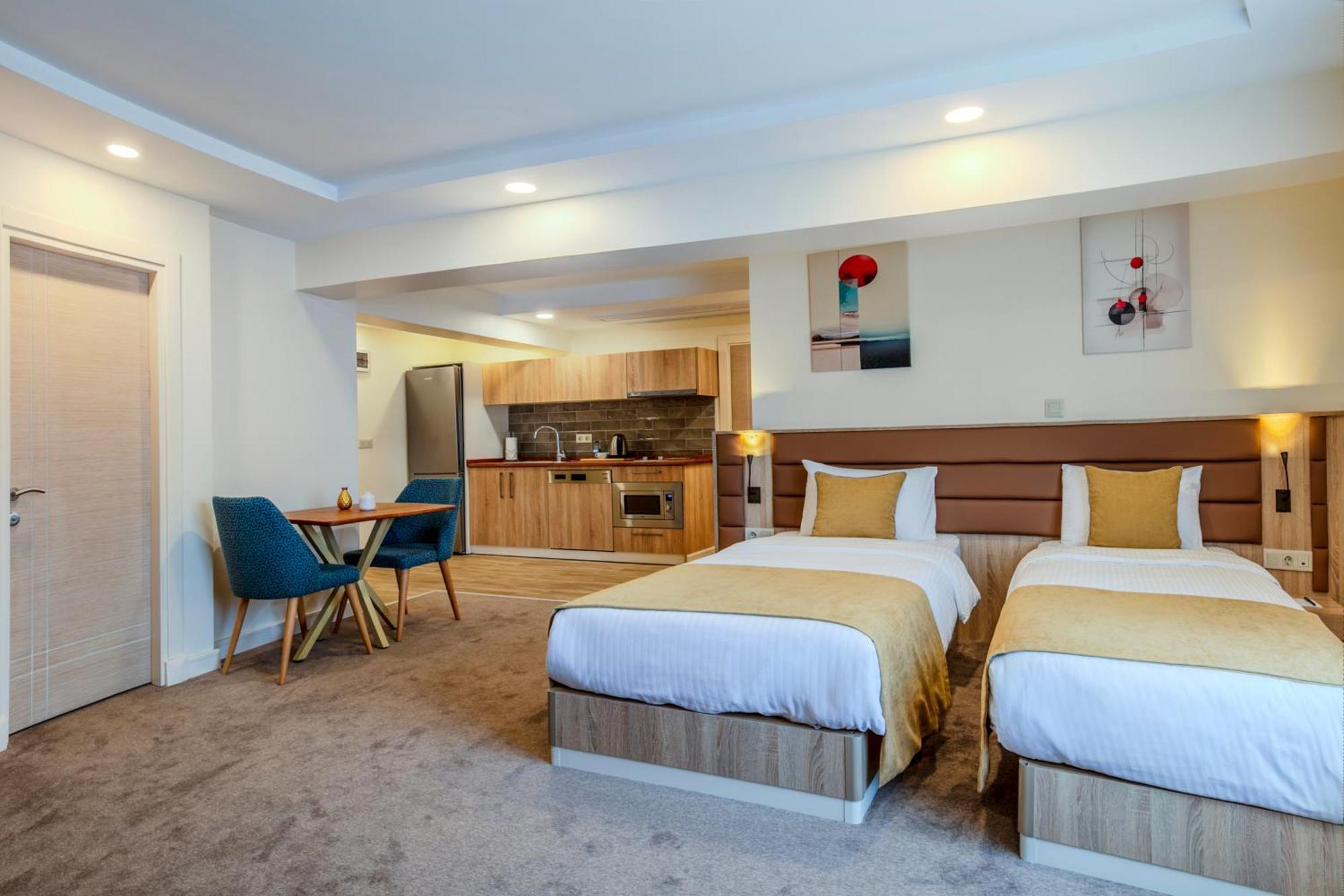 Roys Hotel & Suites Istanboel Buitenkant foto