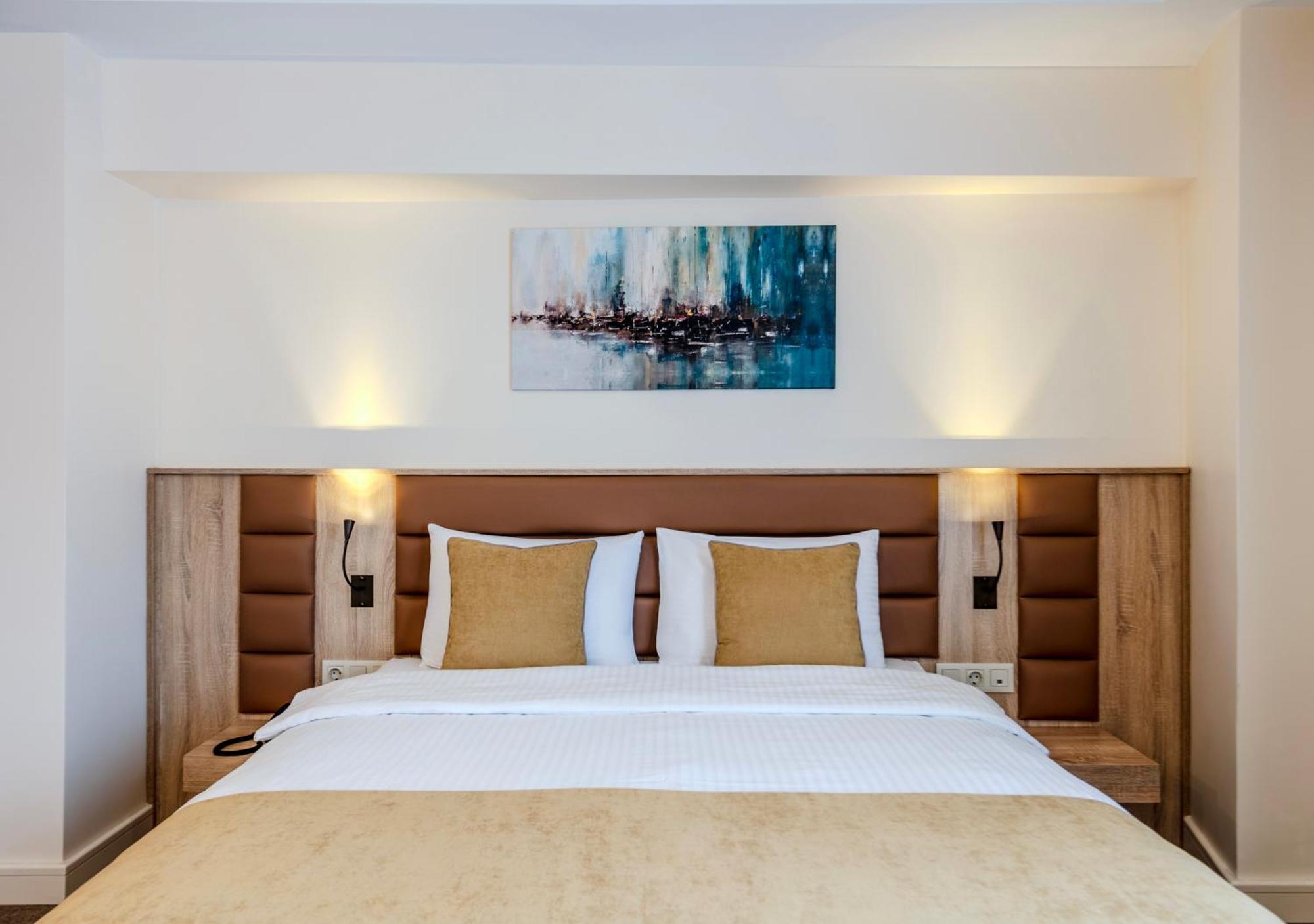 Roys Hotel & Suites Istanboel Buitenkant foto