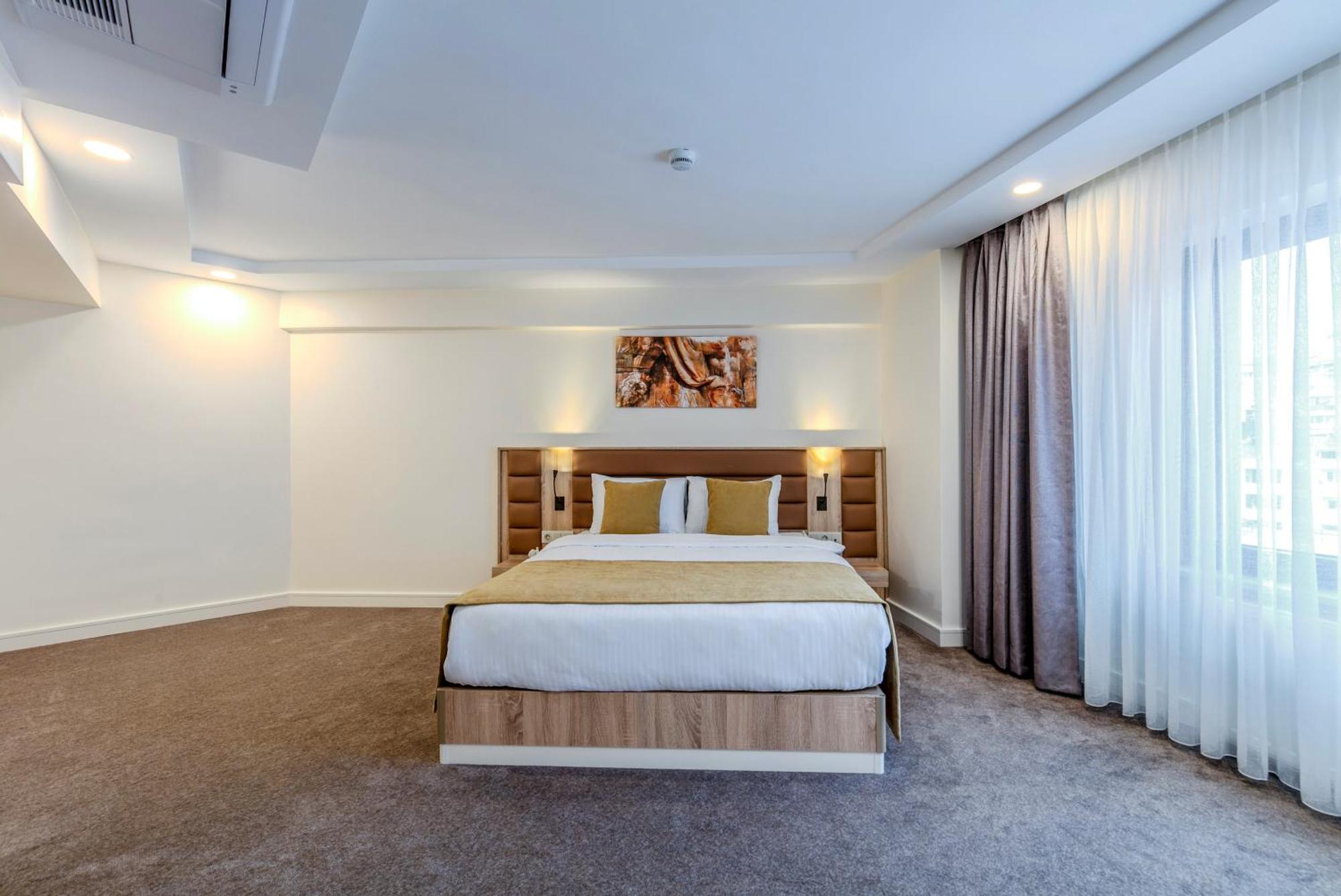 Roys Hotel & Suites Istanboel Buitenkant foto